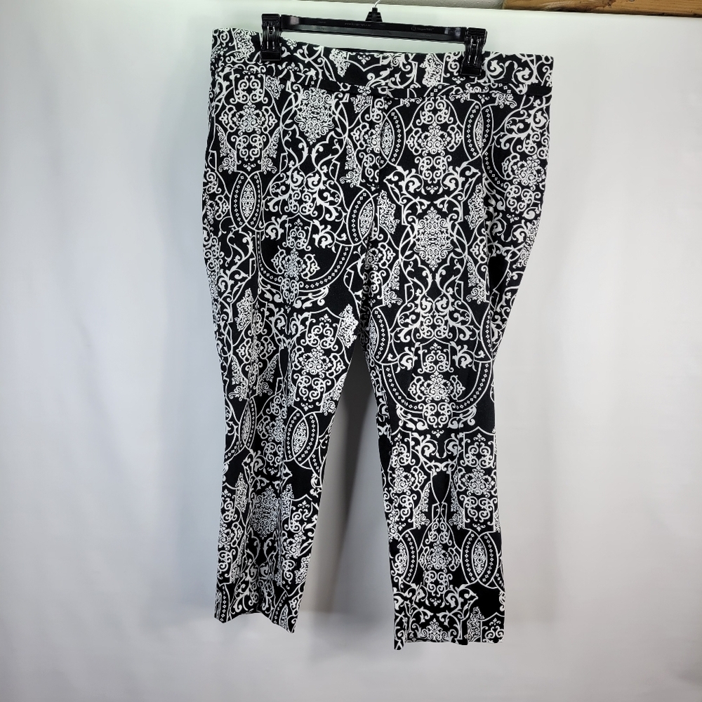 Woman Peter Nygard Black/White Print Capri/Ankle Pant Size 16
